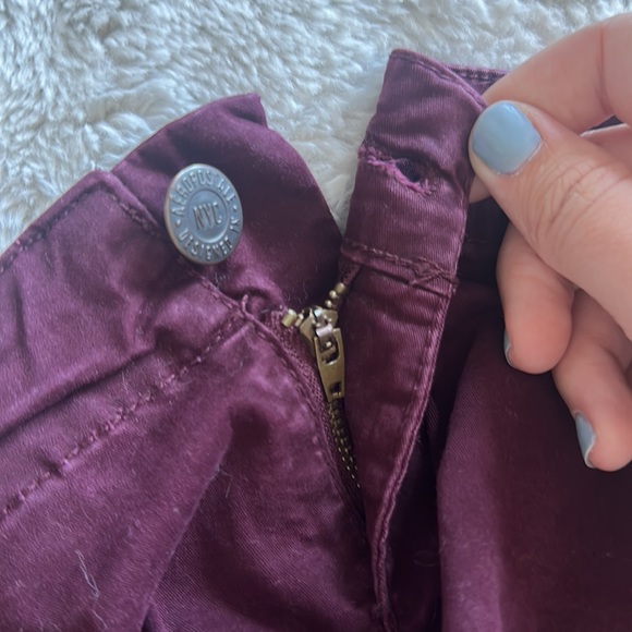 Aeropostale Maroon Cuffed Midi Shorts Size 0 - Picture 4 of 5